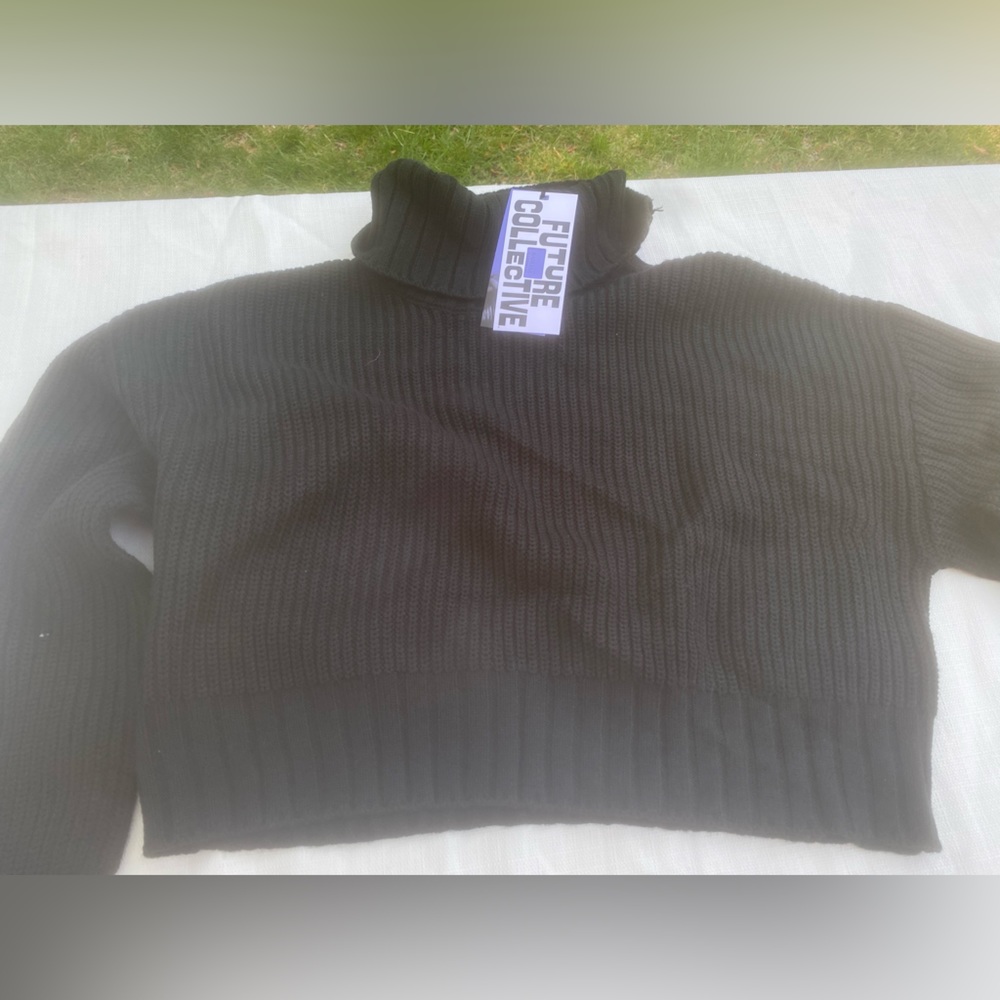 Women’s Future Collection Sweater NWT - Picture 3 of 9